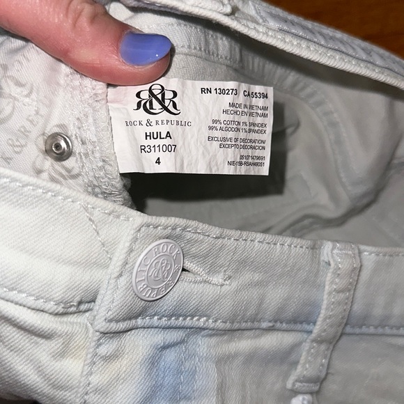 Rock & Republic Shorts with Skull detail - Picture 5 of 5